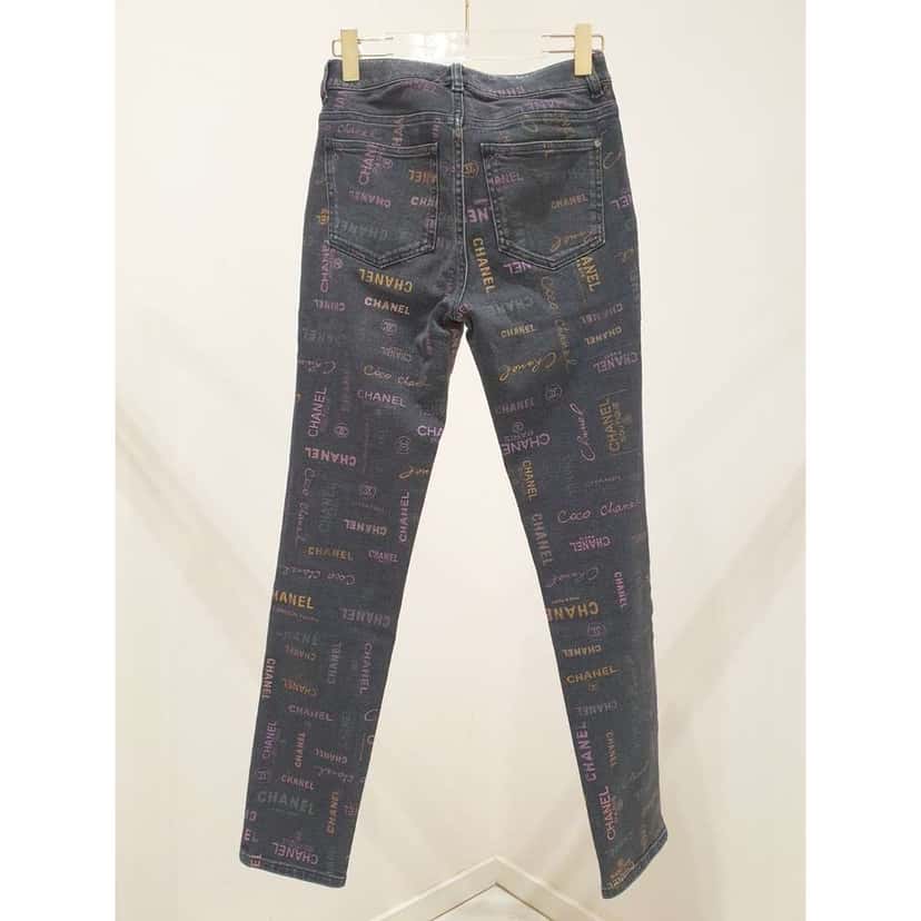 Chanel 2022 Graffiti Logo Printed Jeans Black Denim Very good condition - Inside View