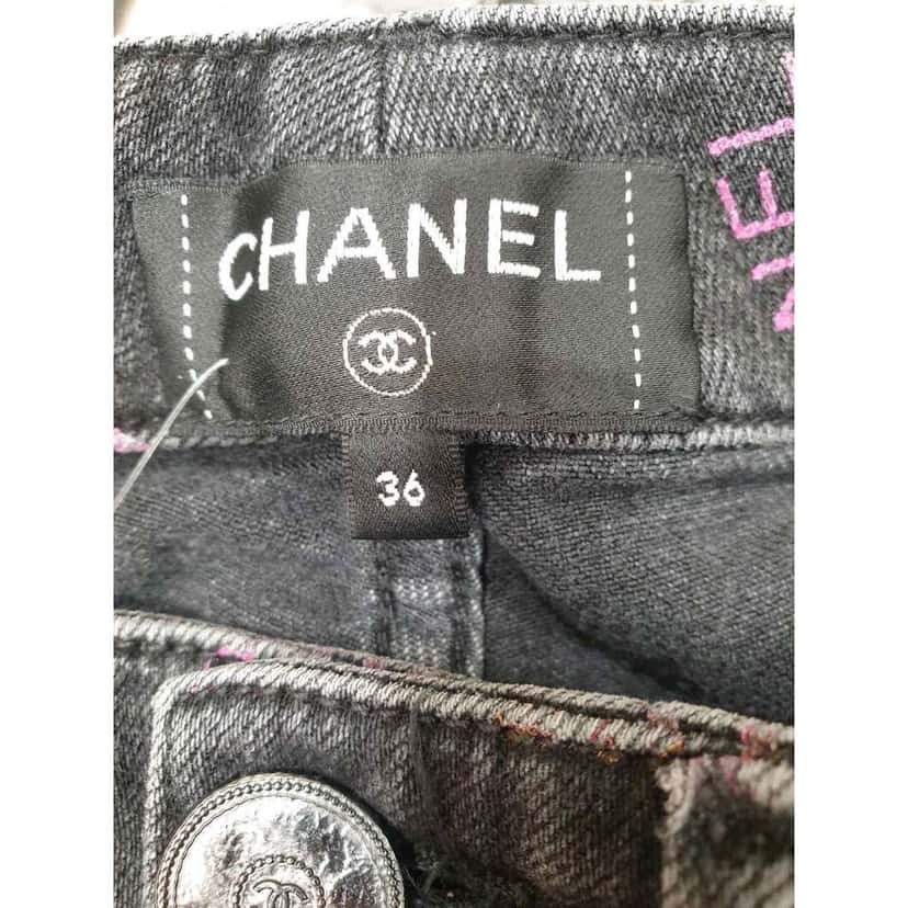 Chanel 2022 Graffiti Logo Printed Jeans Black Denim Very good condition - Model View