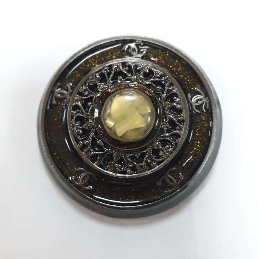 Chanel 11A round brooch Black Very good condition - Model View