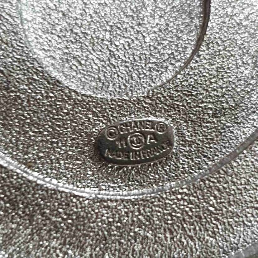 Chanel 11A round brooch Black Very good condition - Box View