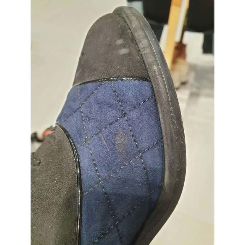 Chanel CC Block Heel Oxford Booties Black Suede Very good condition - Model View