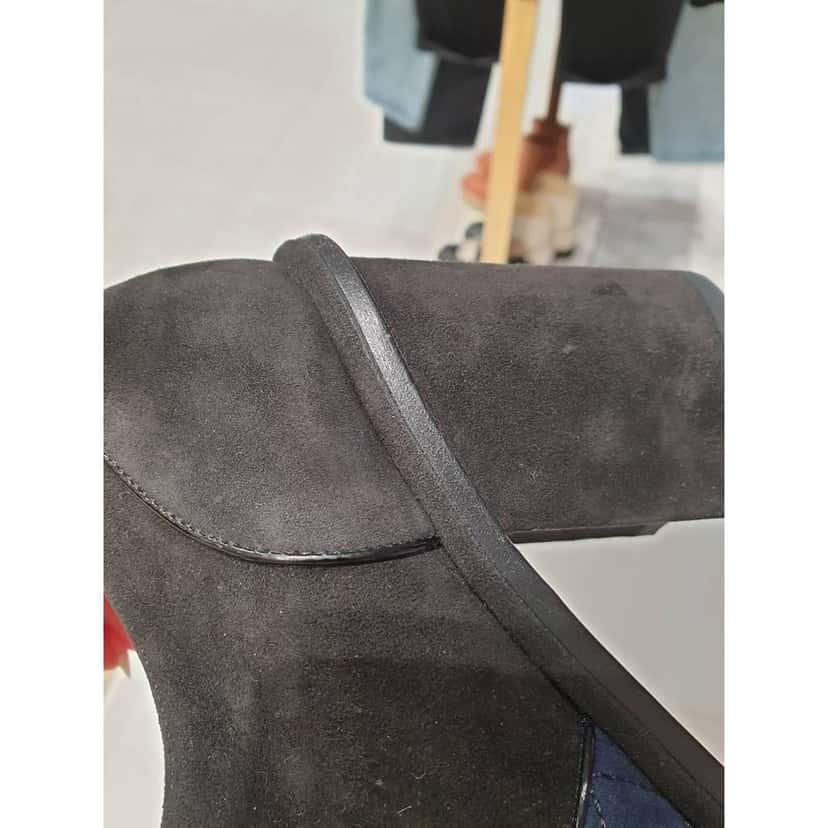 Chanel CC Block Heel Oxford Booties Black Suede Very good condition - Box View