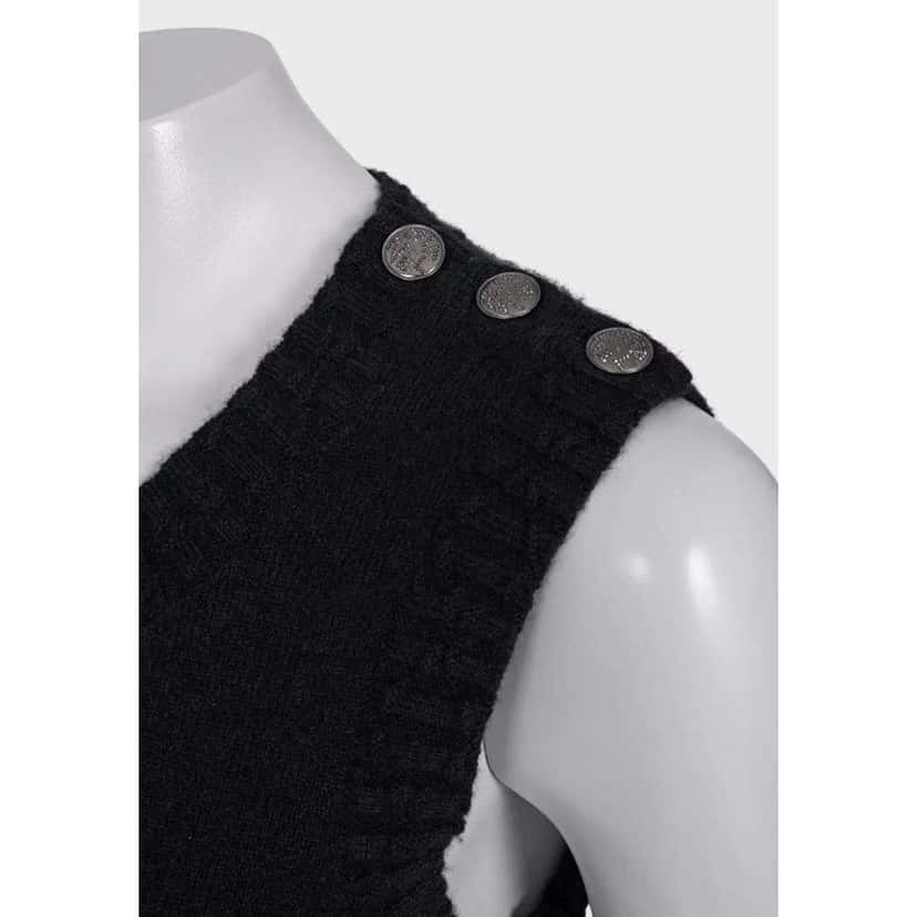 Chanel Knit Dress with Patch Pockets Black Silk Very good condition - Model View