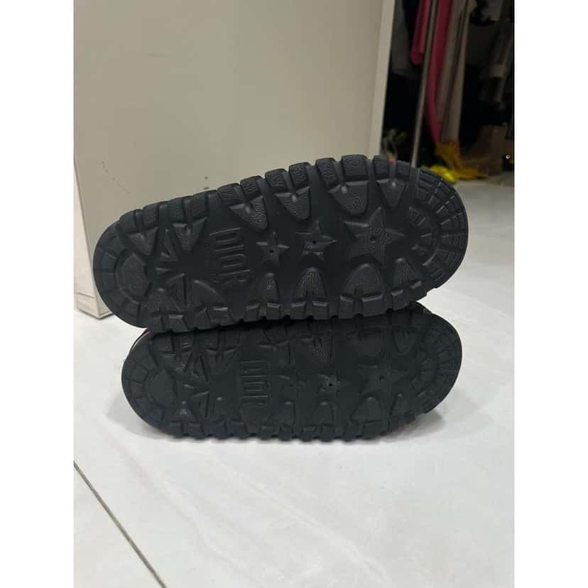 Dior Leopard Print Snow Boots Black Leather Very good condition - Model View