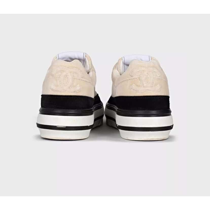 Chanel Lace Up Sneakers Beige Lace Very good condition - Model View