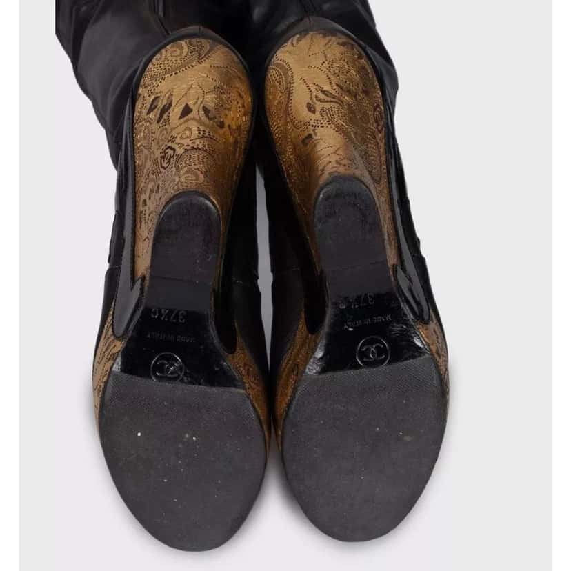 Chanel Paris Moscow Over the Knee Black Leather Very good condition - Model View