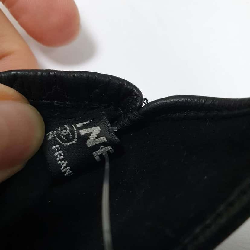 Chanel Mittens Black Leather Very good condition - Model View