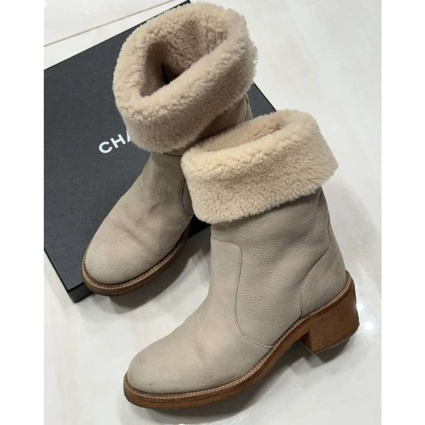 Chanel Interlocking CC Moto Boots Black Shearling Very good condition - Inside View