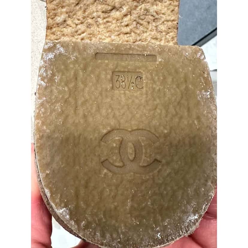 Chanel Interlocking CC Moto Boots Black Shearling Very good condition - Model View