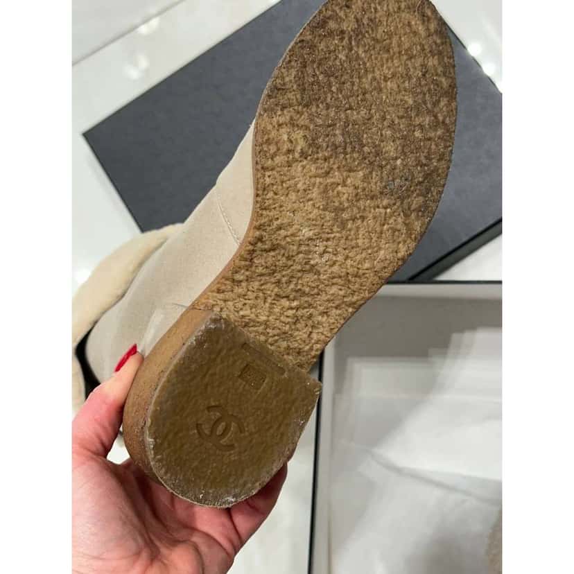 Chanel Interlocking CC Moto Boots Black Shearling Very good condition - Box View