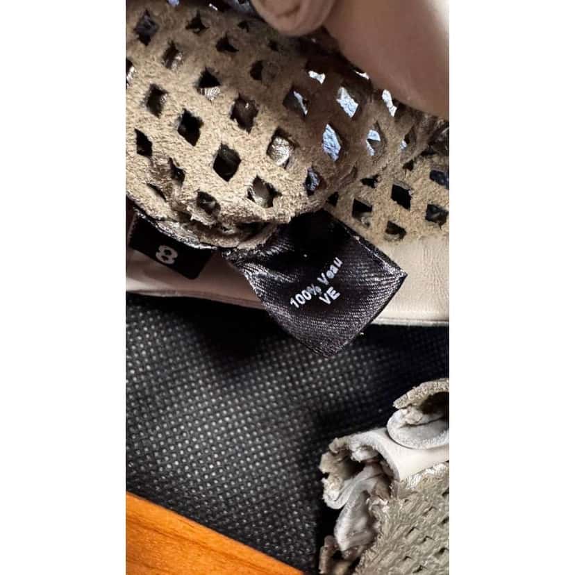 Chanel Perforated Faux Gloves pre ownd Silver Leather Very good condition - Model View