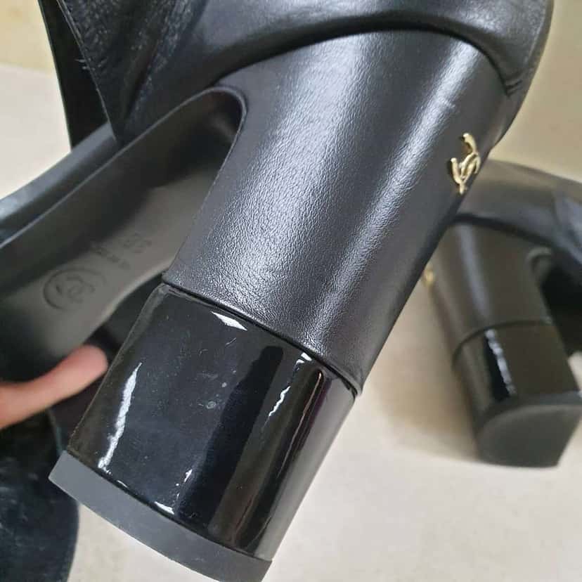 Chanel Lace Up Heeled Sandals Black Leather Very good condition - Back View