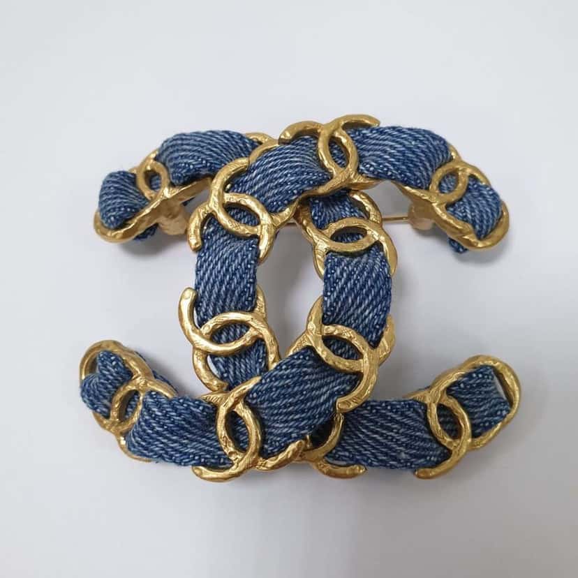 Chanel CC Chain Detail Brooch Gold Denim Good condition - Box View