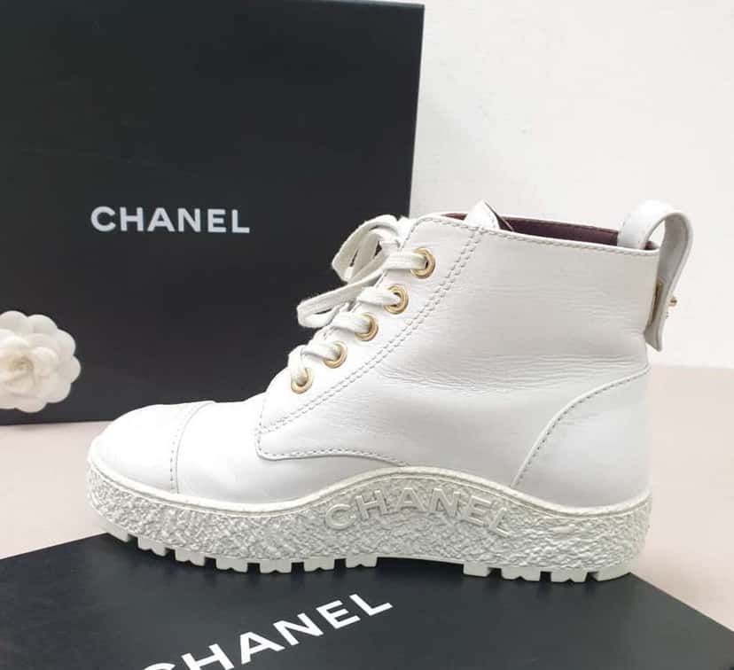 Chanel Lace Up Ankle Boots Booties White Leather Very good condition - Model View