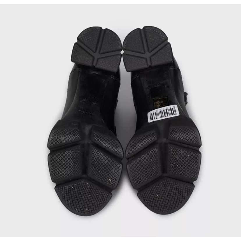 Prada Lace Up Heeled Boots Black Leather Very good condition - Box View