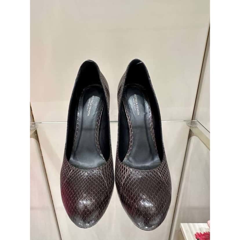 Bottega Veneta Round Toe Pumps Brown Leather Very good condition - Back View
