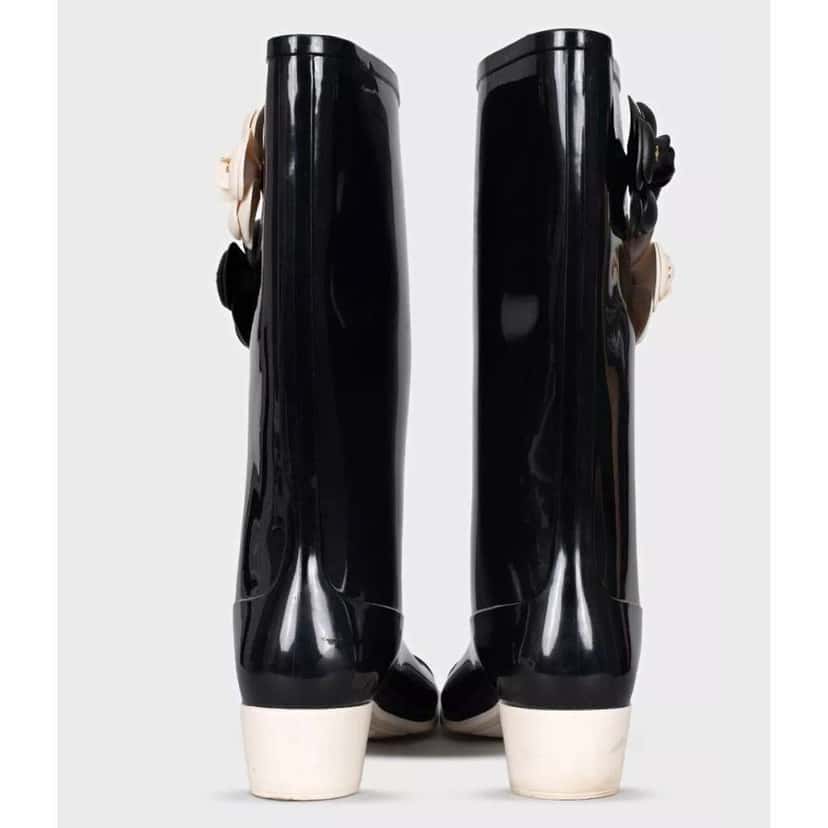 Chanel Rubber Camellia Boots Black Leather Very good condition - Model View