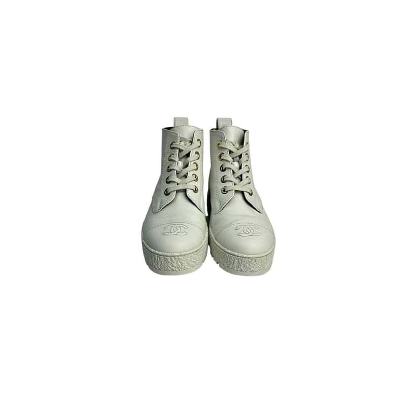 Chanel High top Sneakers White Leather Very good condition - Back View