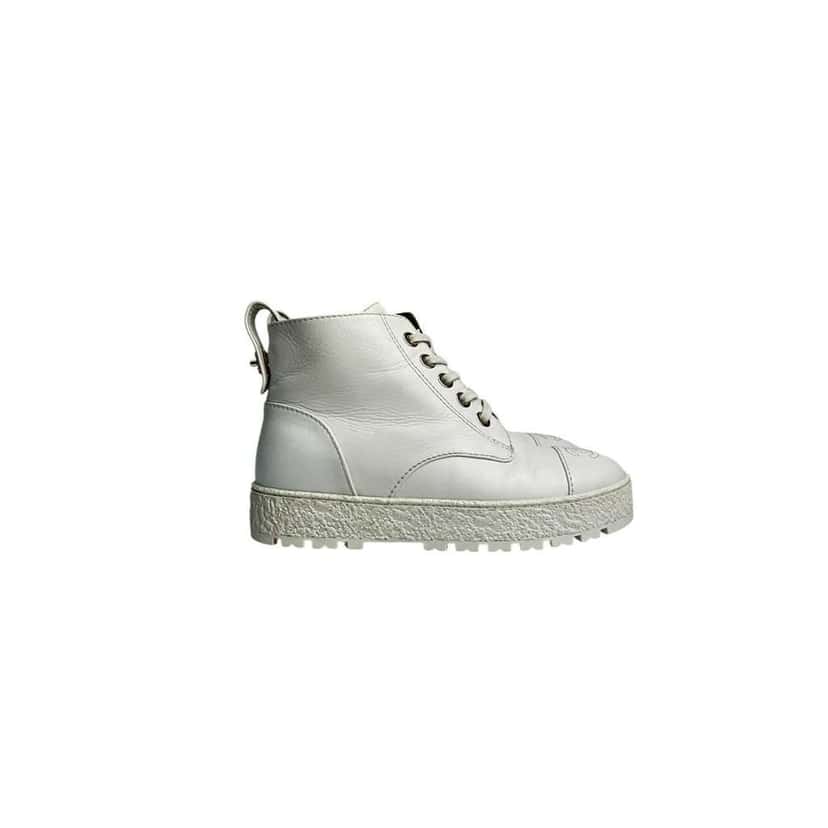 Chanel High top Sneakers White Leather Very good condition - Inside View