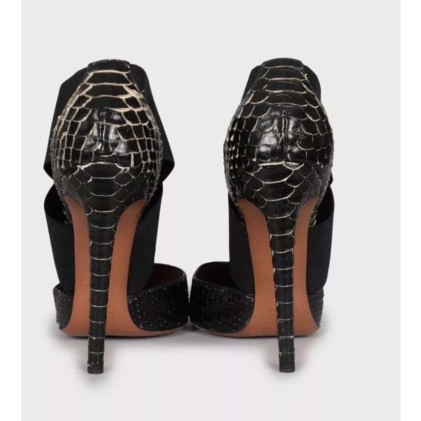 Alaïa Stiletto Heels Black Leather Very good condition - Model View