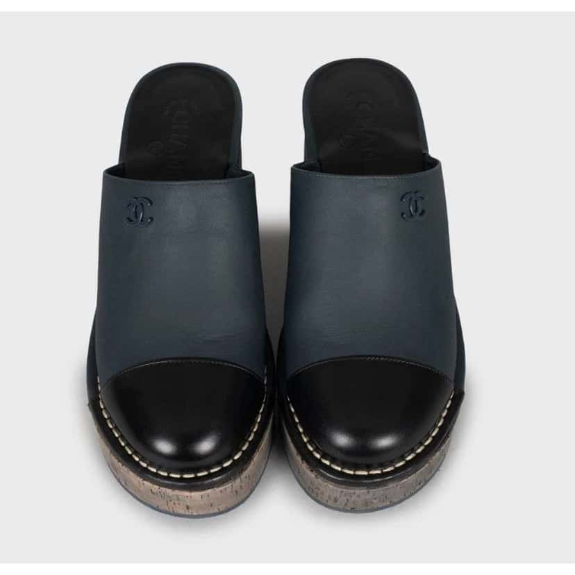 Chanel Block Heel Clogs Black Leather Very good condition - Back View