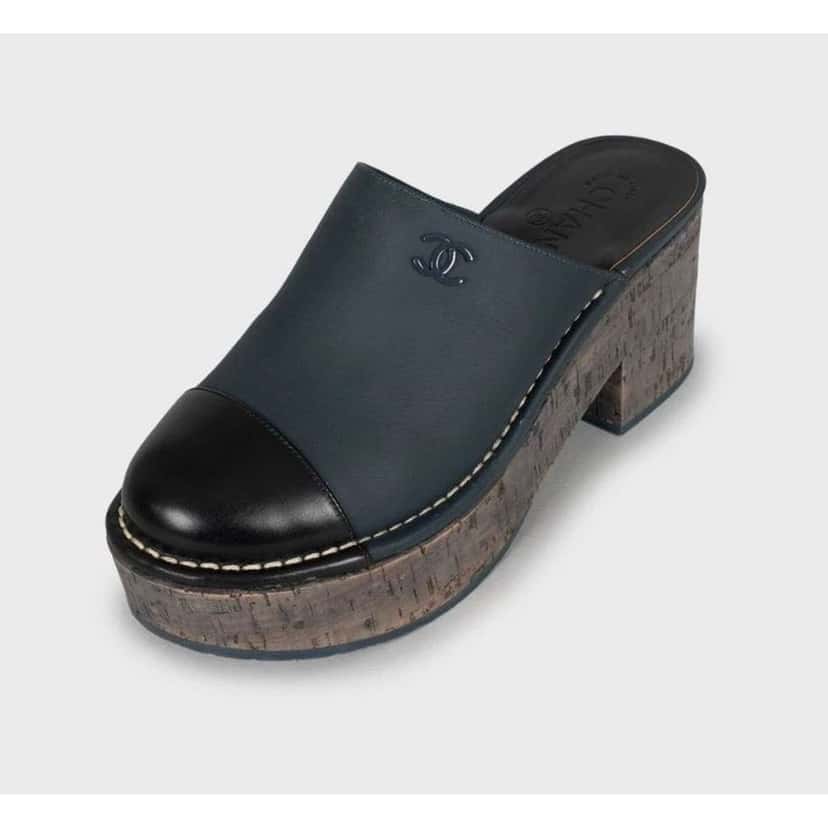 Chanel Block Heel Clogs Black Leather Very good condition - Inside View