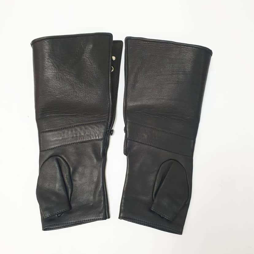 Chanel Motorcycle Glove Single Right Hand Black Leather Very good condition - Box View