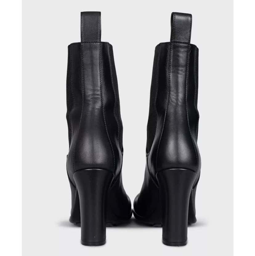 Bottega Veneta Square Toe Ankle Boots Black Leather Very good condition - Model View