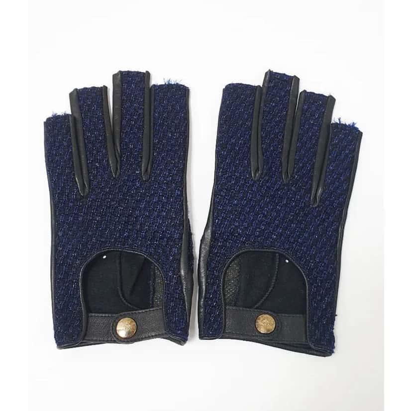 Chanel Mittens Blue Leather Never worn - Inside View