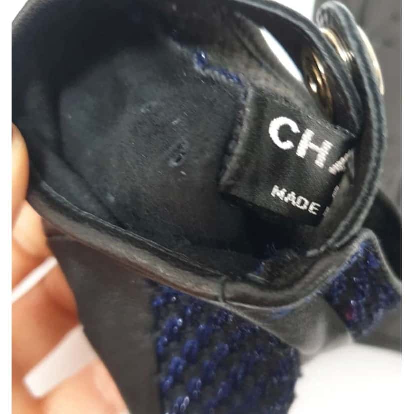 Chanel Mittens Blue Leather Never worn - Box View