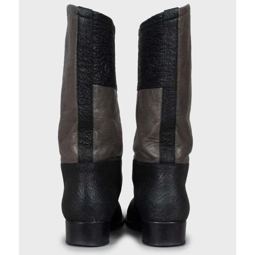 Chanel Two Boots Black Leather Good condition - Model View