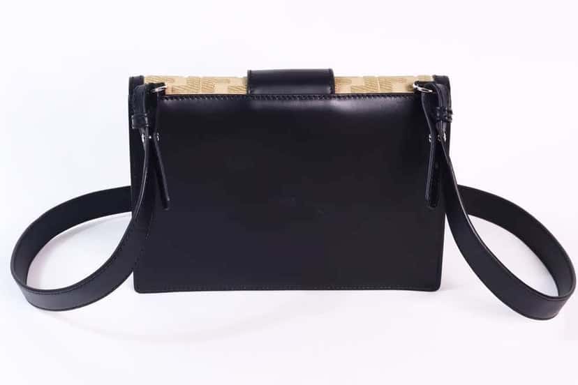 Fendi Flat Baguette Beige Leather Very good condition - Model View
