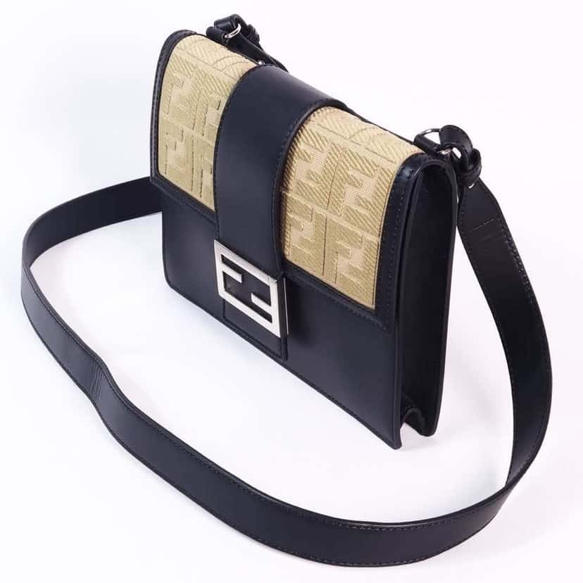 Fendi Flat Baguette Beige Leather Very good condition - Box View