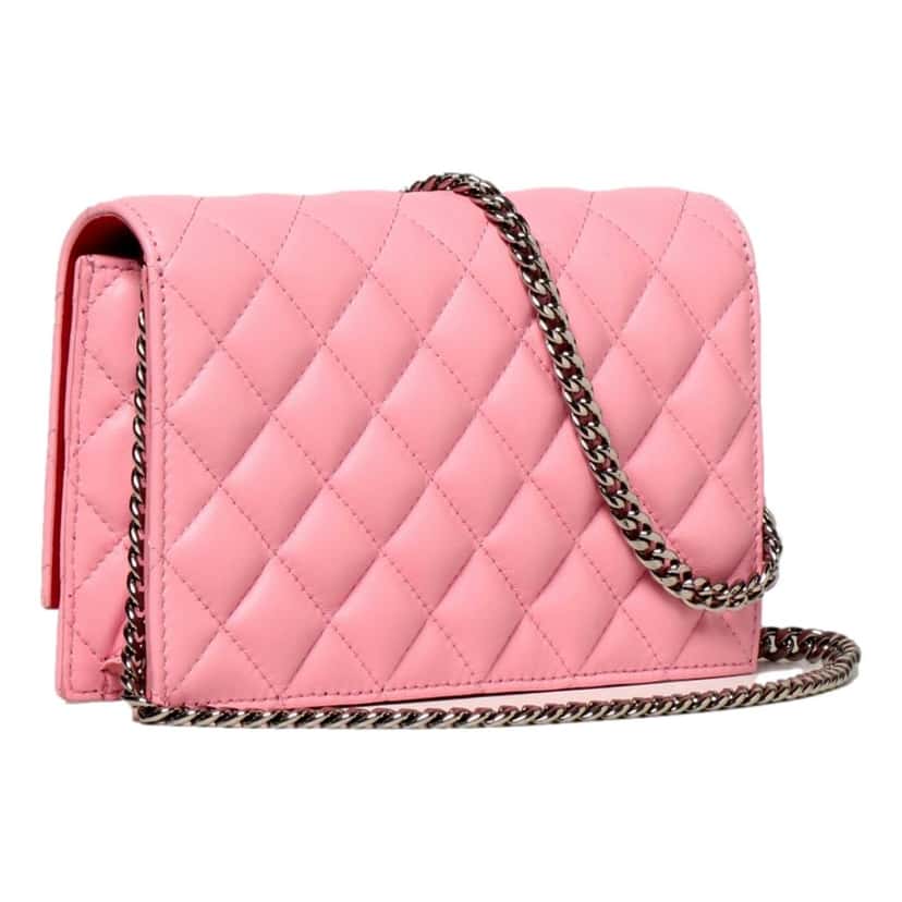 Alexander Mcqueen Alexander McQueen Pink Quilted Leather Skull Shoulder Bag Pink Leather Never worn, with tag - Model View
