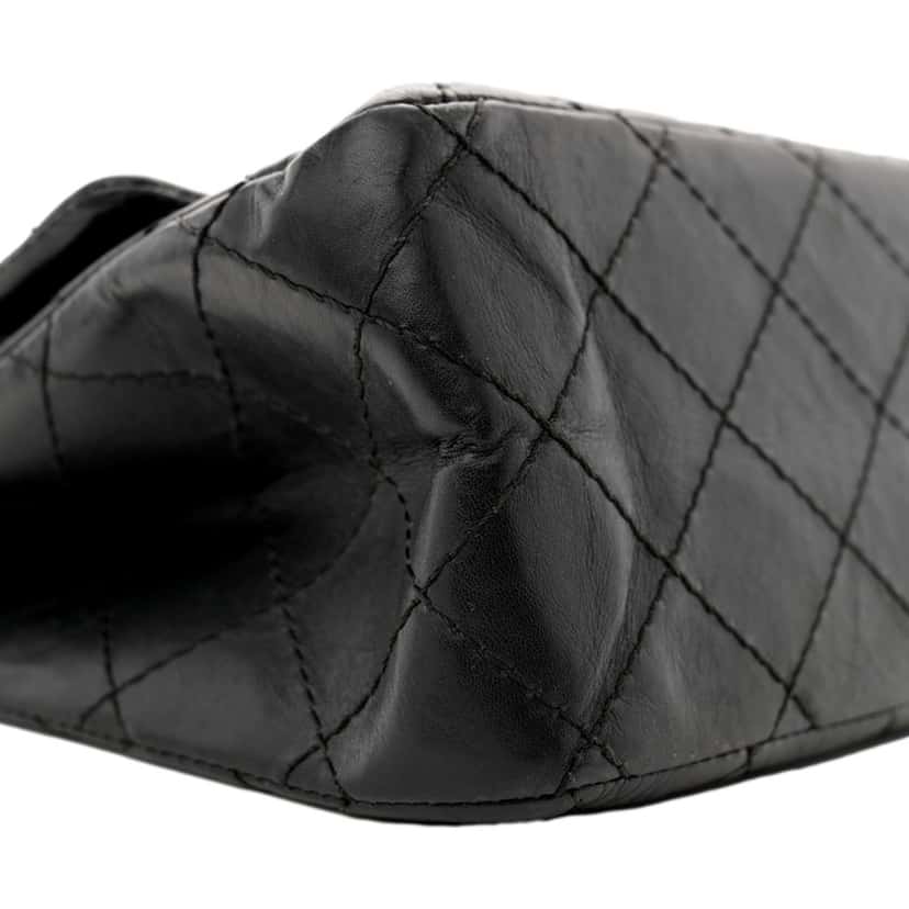 Chanel Chanel Black Aged Calfskin Quilted 2.55 Reissue 225 Flap Handbag With Chain Black Leather Very good condition - Model View