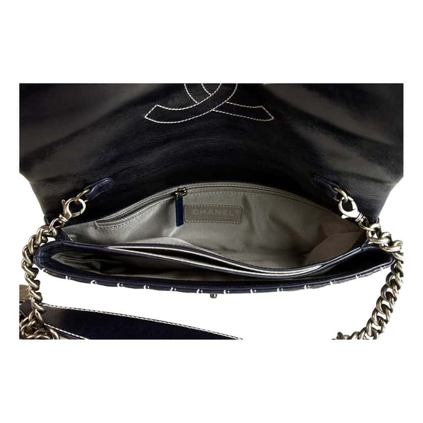 Chanel Chanel White Vertical Stitch Black Flap Bag Black Leather Good condition - Model View