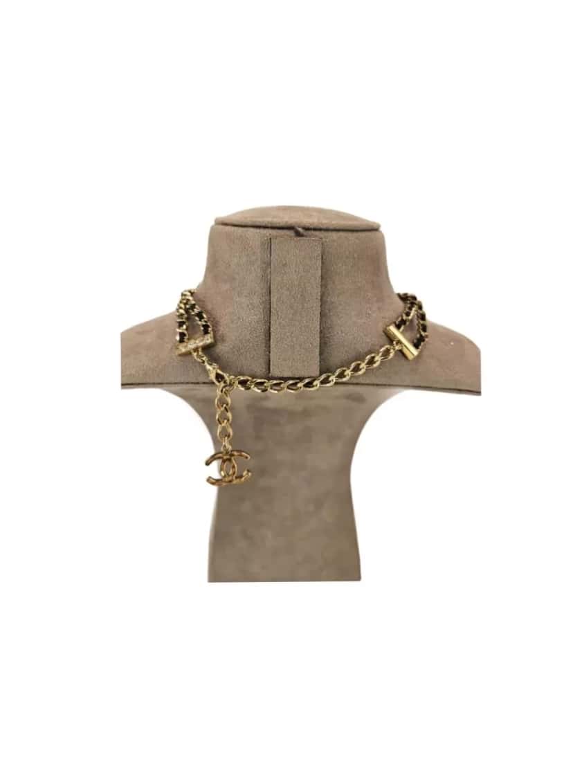 Chanel Leather & Strass Choker Gold Leather Very good condition - Model View