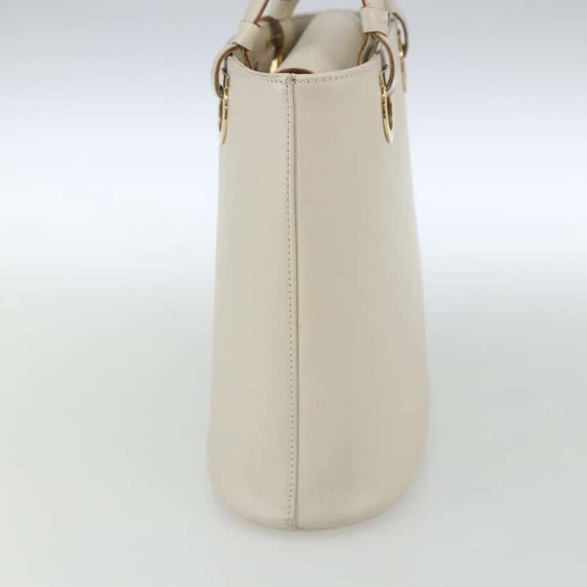 Salvatore Ferragamo Gancini handbag White Leather Good condition - Model View