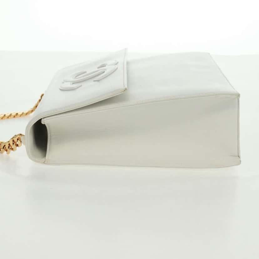 Chanel CC Chain Shoulder Bag White Leather Good condition - Model View