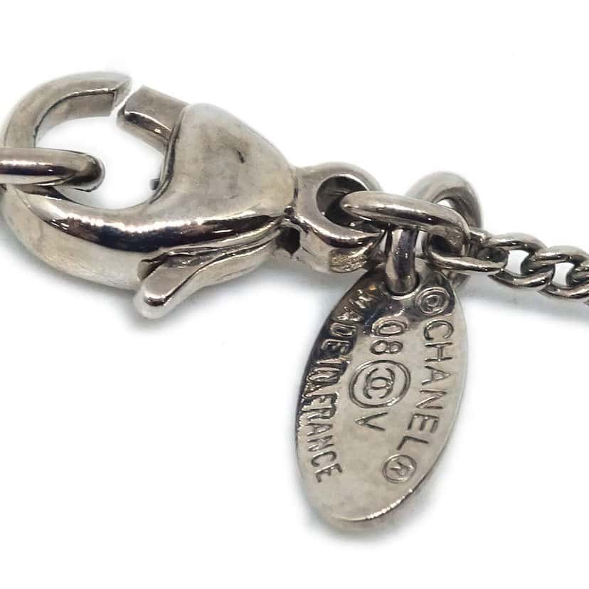 Chanel CC Logo Pendant Necklace Silver Good condition - Model View