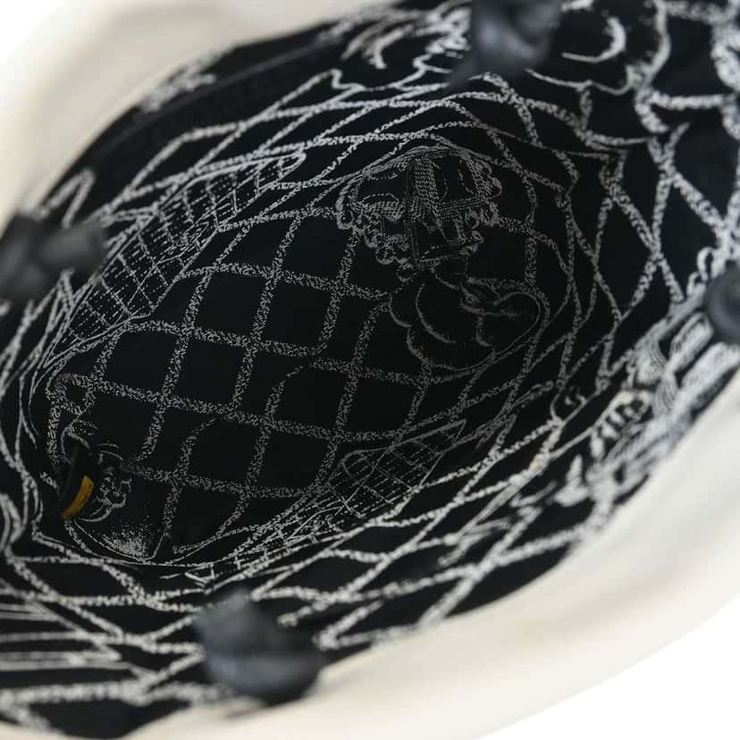 Chanel Essential Shopping Tote White Good condition - Inside View