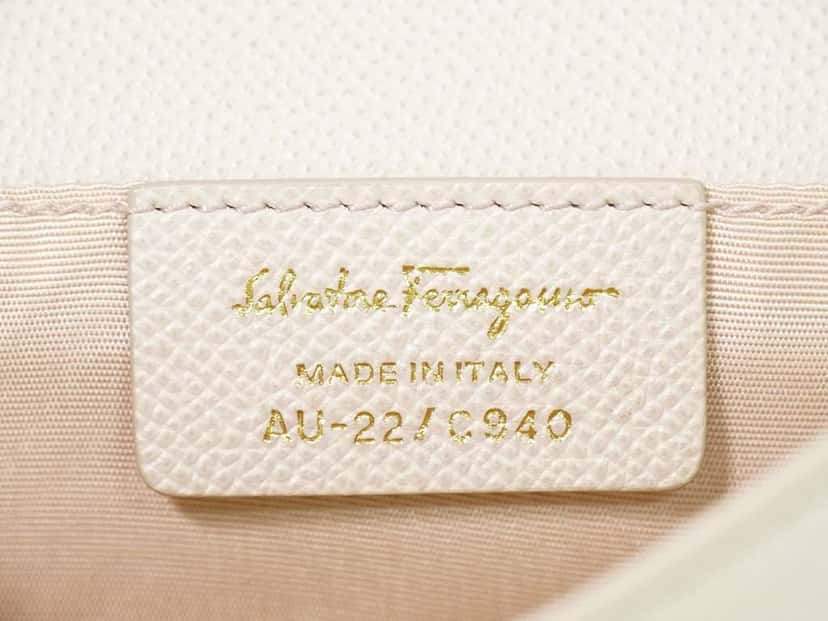 Salvatore Ferragamo Vara Bow Chain Flap Bag Beige Leather Good condition - Model View