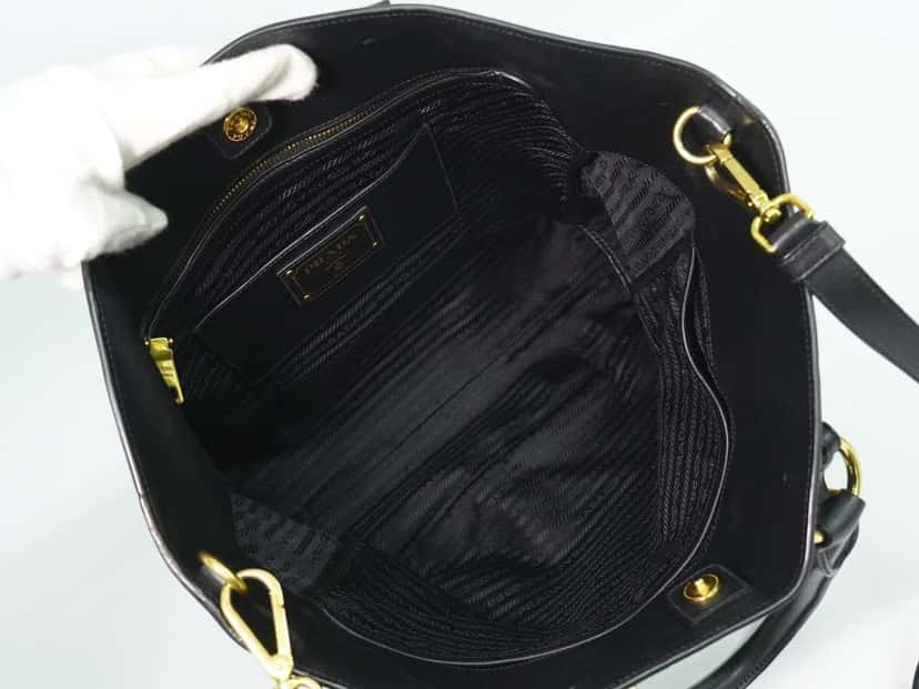 Prada Convertible Shopper Tote Black Leather Good condition - Model View