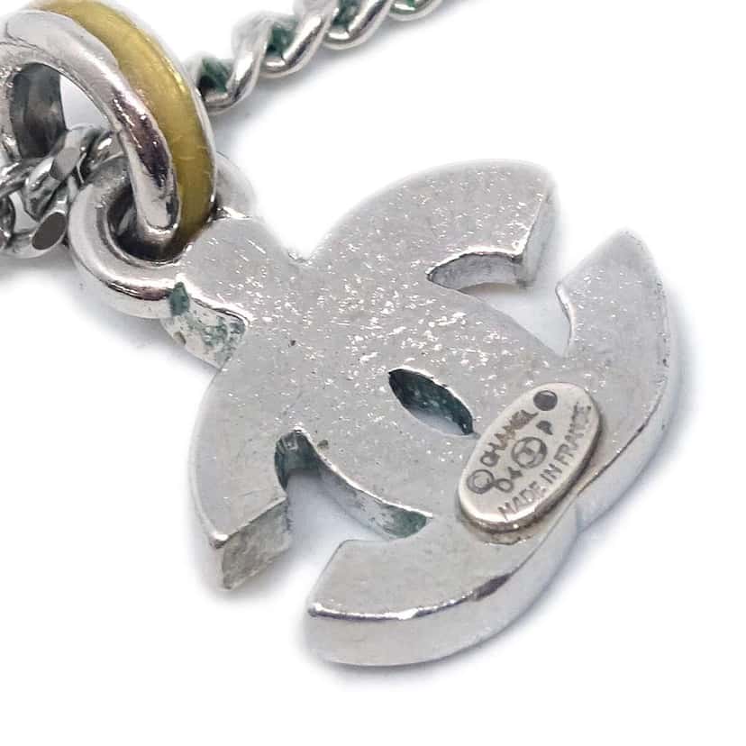Chanel Vintage CC Pendent Necklace Silver Good condition - Model View