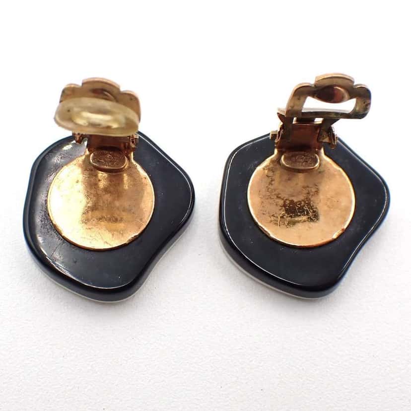 Chanel Vintage Camellia Clip-On Earrings White Plastic Good condition - Inside View