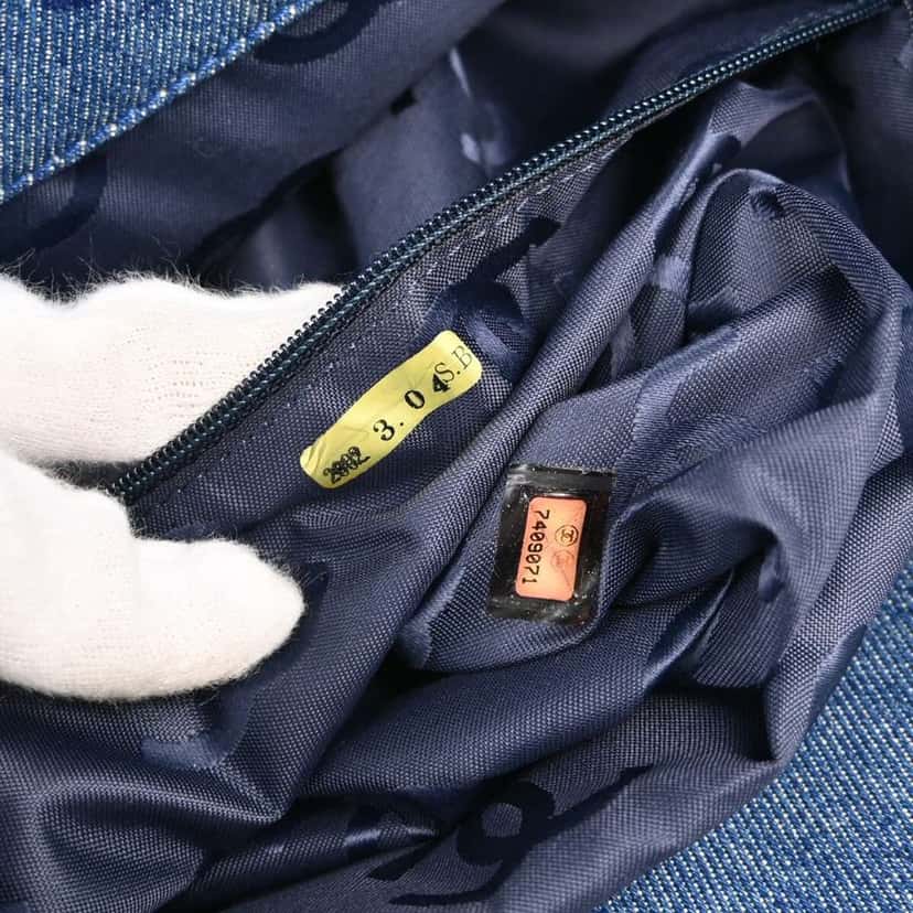 Chanel Vintage CC Tote Blue Good condition - Box View