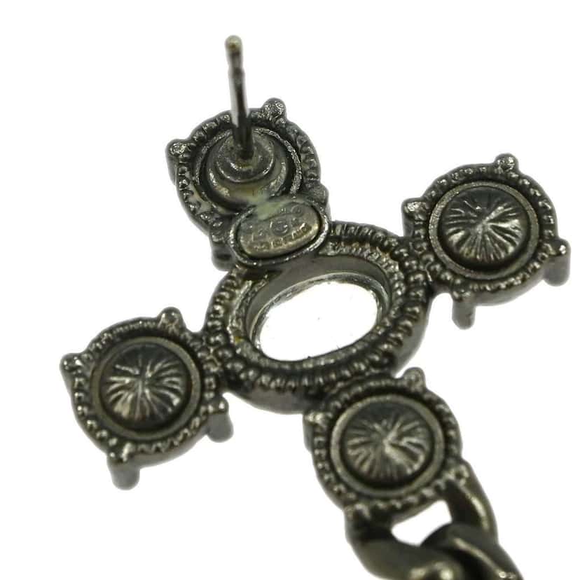 Chanel CC Dangle Earrings Silver Good condition - Model View