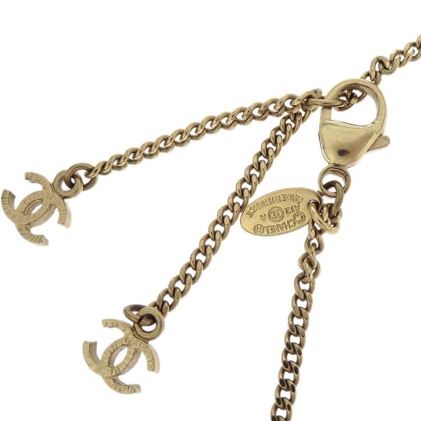 Chanel CC Necklace Gold Metal Good condition - Model View