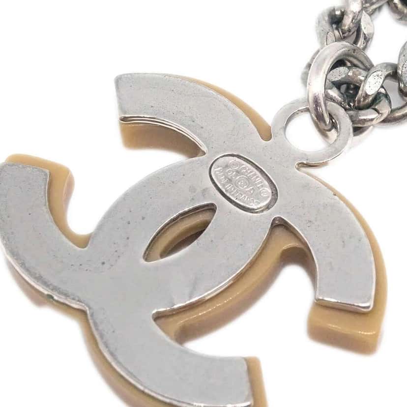 Chanel Vintage CC Pendant Necklace Silver Good condition - Model View