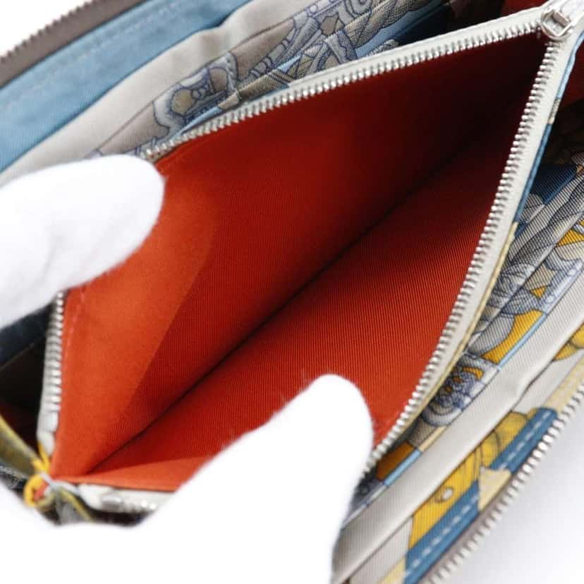 Hermès Azap Zip Around Wallet Beige Leather Good condition - Model View